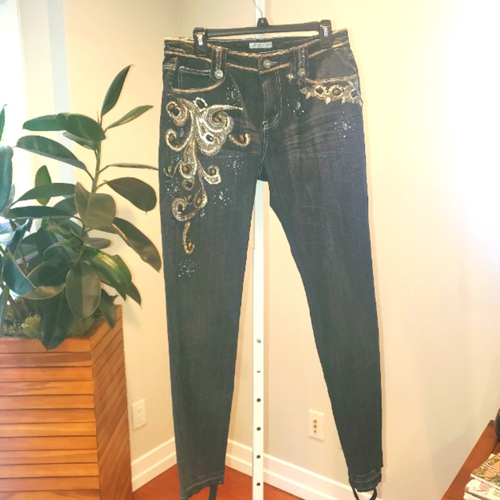 Style size 8 embellished western jeans , cowgirl, country rodeo bling. Stirrup.